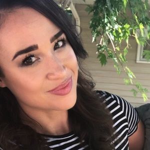 Meet your Posher, Elise